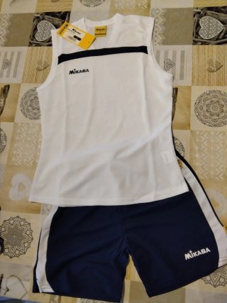 Completo sportivo donna Mikasa nuovo, taglia L