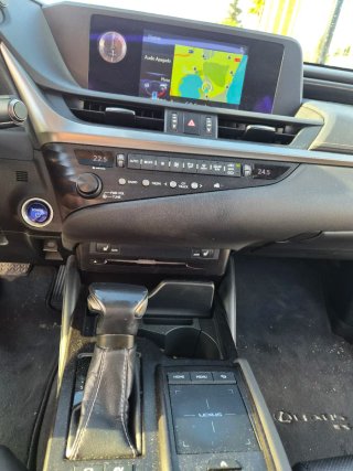 Lexus ES 2019