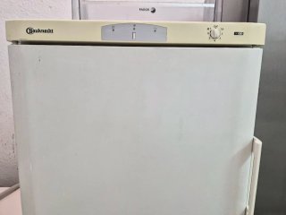Congelador Vertical Bauknecht Blanco