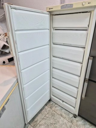 Congelador Vertical Bauknecht Blanco