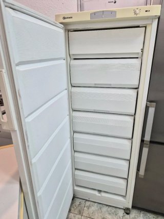 Congelador Vertical Bauknecht Blanco