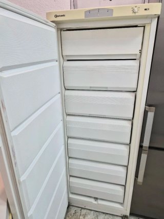 Congelador Vertical Bauknecht Blanco