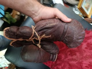 Guantes de boxeo antiguos