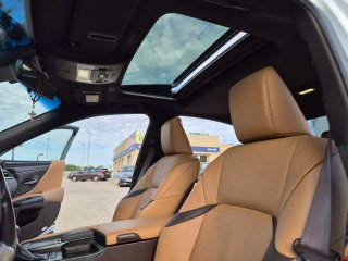 Lexus ES 2019