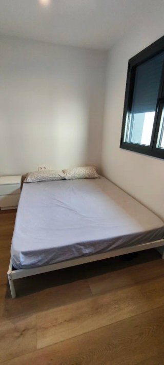 Habitación completa con cama y TV