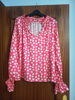 Blusa de manga larga con corazones