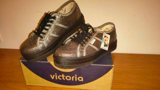 3 Pares de Zapatillas Victoria con dos usos.