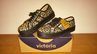 3 Pares de Zapatillas Victoria con dos usos.