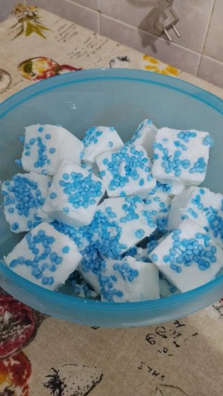 Pastillas de lavadora con bolitas azules