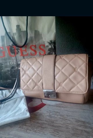 Bolso Guess acolchado