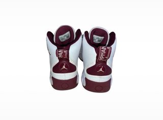 Zapatos Deportivos Jordan Blancos y Burdeos