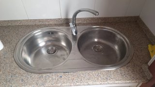 Cocina completa de madera y terracota