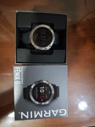 Garmin Fénix 6 con caja y cargador