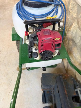 Máquina de sulfatar con ruedas 250 litros