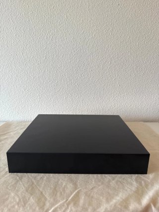 4 Baldas LACK IKEA 30x26 cm 2 negras, 2 blancas.