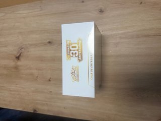 Caja de Entrenador Élite Pokémon 25 Aniversario