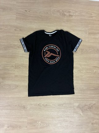 Camiseta Tenth Negra