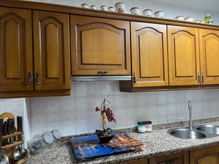 Cocina completa madera con electrodomésticos
