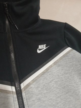 Chaqueta Nike Tech Fleece Gris y Negra