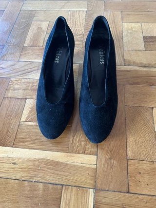 Zapatos de ante, de tacón. D'chicas. Número 40