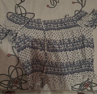 Blusa con hombros descubiertos