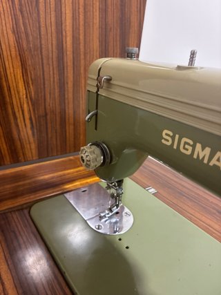 Máquina de coser antigua de madera