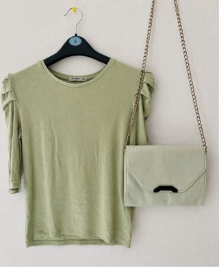 Camiseta verde Stradivarius Talla L + Bolso