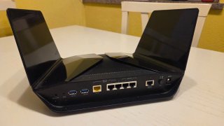 Router Wi-Fi 6 Tri-Band Netgear Nighthawk RAX200
