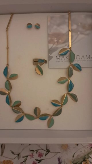 Set Joyas Makadama:Gargantilla Pendientes y Anillo