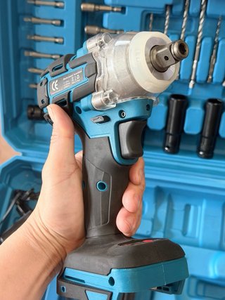 Llave de impacto con maletín y accesorios