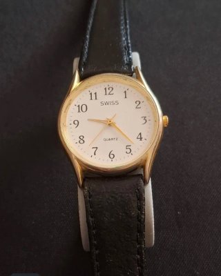 Reloj Swiss Cuarzo Dorado y Negro