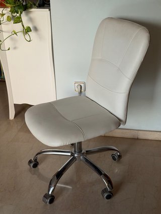 Silla de Oficina Blanca Regulable