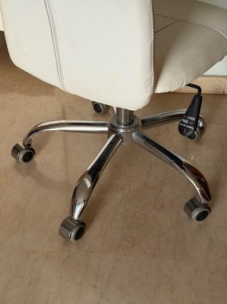Silla de Oficina Blanca Regulable