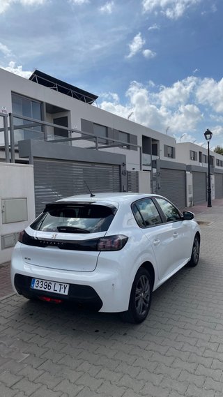 Peugeot 208 2021