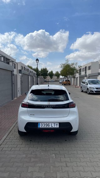 Peugeot 208 2021