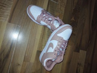 Zapatillas Nike Dunk Low Rosa y Blanco