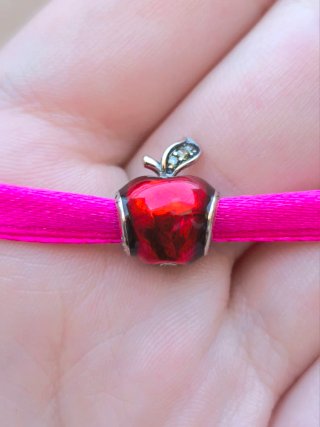 CHARM MANZANA BLANCANIEVES DISNEY