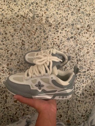 Louis Vuitton Zapatillas Grises y Blancas TALLA 40