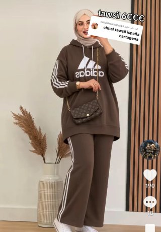 Conjunto de Chaqueta y Falda Plisada