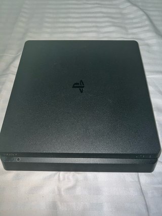 Consola PS4 Slim Negra + Mando