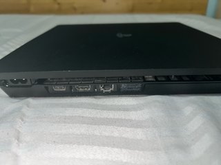 Consola PS4 Slim Negra + Mando