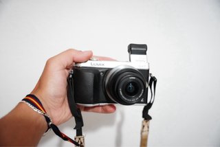 Cámara Panasonic Lumix GX7 con 2 objetivos