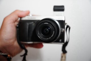 Cámara Panasonic Lumix GX7 con 2 objetivos