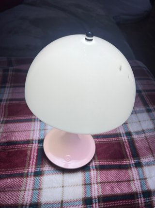 Lámpara de mesa táctil rosa y blanca