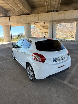 Peugeot 208 2016
