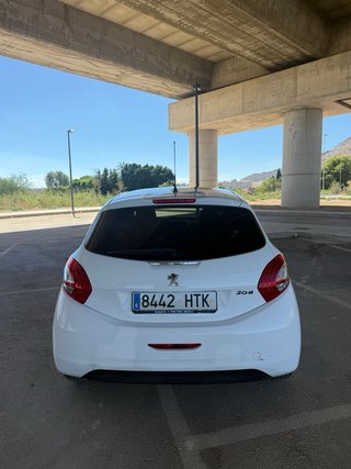 Peugeot 208 2016