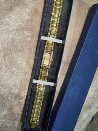 Reloj Elegante Dorado
