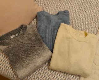 Lote 3 jerseys M (beige, azul, gris)