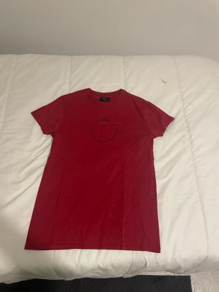 Camiseta SikSilk Negra con Mangas Rojas Rosas