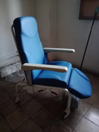 Silla terapéutica con ruedas